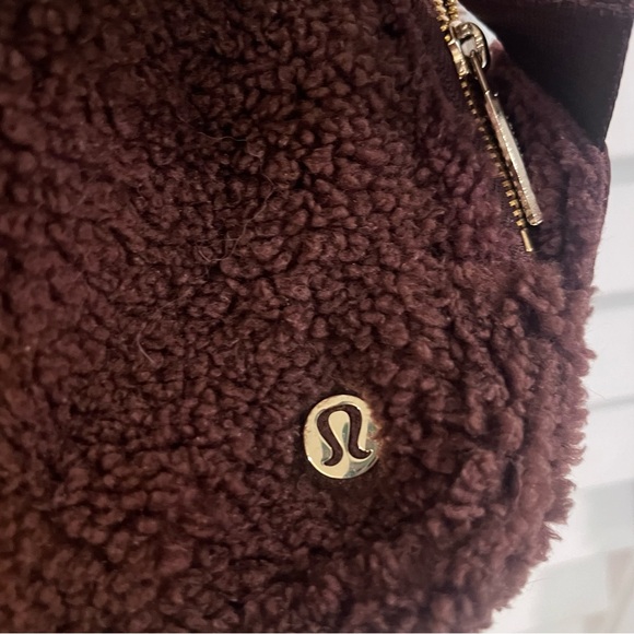 Lululemon large brown Sherpa belt bag- great condition - Picture 3 of 3